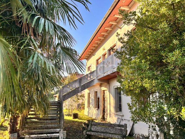 casa indipendente in vendita a Rivignano Teor in zona Rivignano