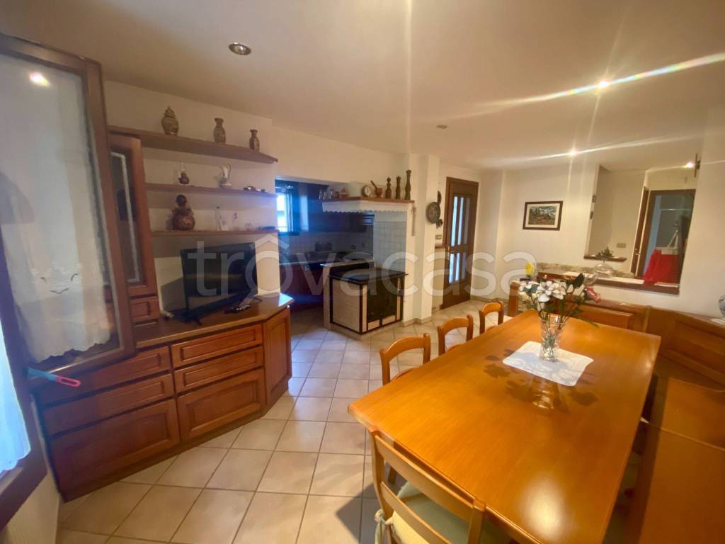 casa indipendente in vendita a Rivignano Teor in zona Teor