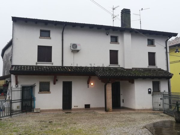 casa semindipendente in vendita a Rivignano Teor in zona Teor