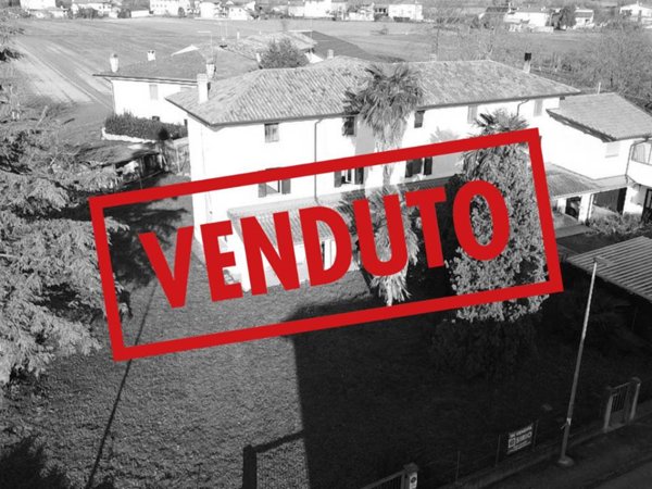 casa indipendente in vendita a Rivignano Teor in zona Rivarotta