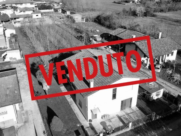 casa indipendente in vendita a Rivignano Teor in zona Rivignano