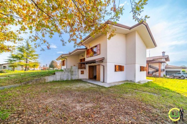 casa indipendente in vendita a Rivignano Teor in zona Rivignano