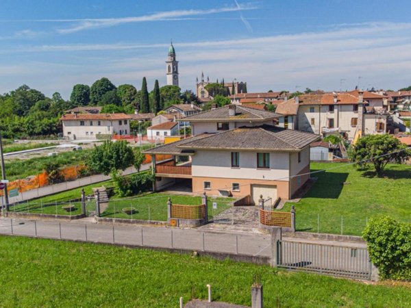 casa indipendente in vendita a Rivignano Teor