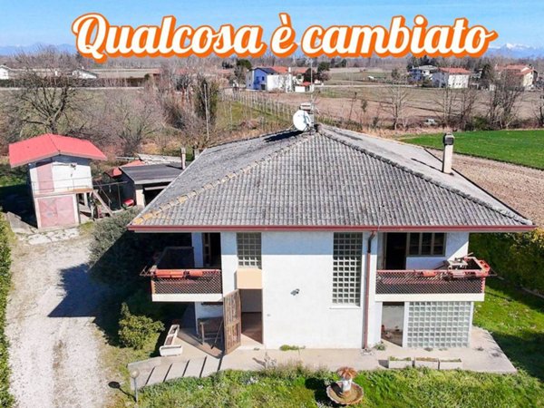 casa indipendente in vendita a Rivignano Teor in zona Rivignano
