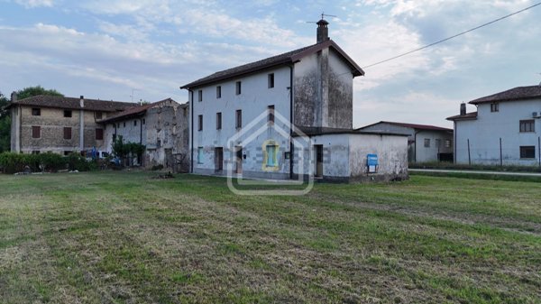 casale in vendita a Rivignano Teor in zona Rivignano