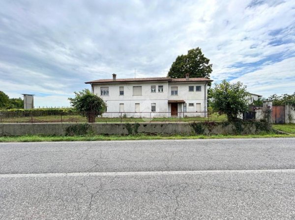 casa indipendente in vendita a Rivignano Teor in zona Rivignano