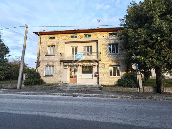 casa indipendente in vendita a Rivignano Teor in zona Ariis