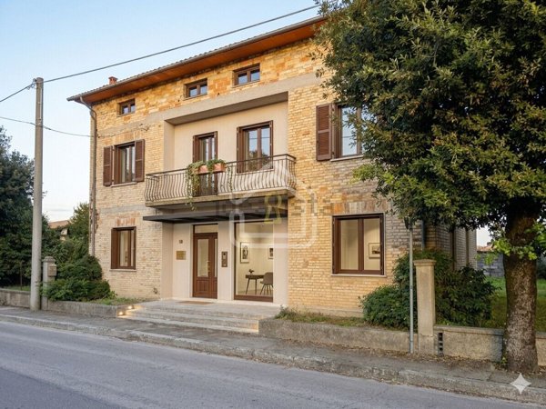 casa indipendente in vendita a Rivignano Teor in zona Ariis