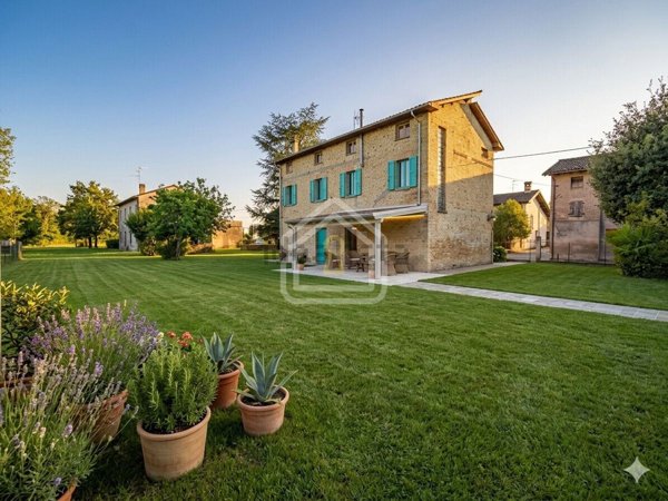 casa indipendente in vendita a Rivignano Teor in zona Ariis