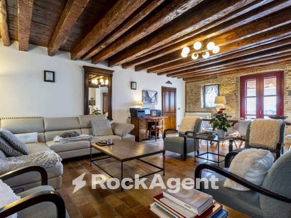 intera palazzina in vendita a Rivignano Teor in zona Teor