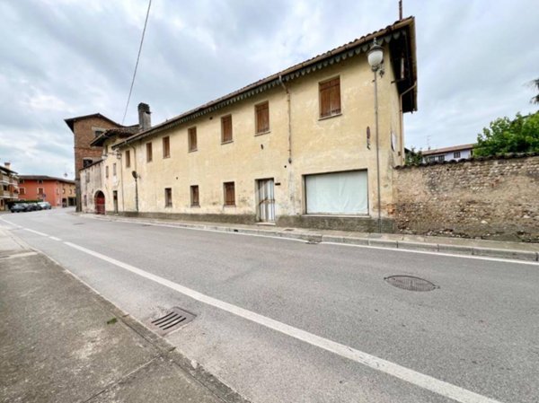 casa indipendente in vendita a Rivignano Teor in zona Rivignano