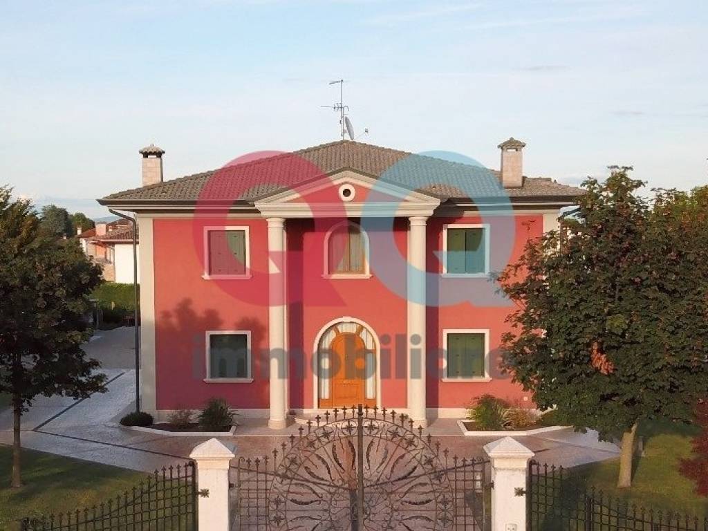 casa indipendente in vendita a Rivignano Teor in zona Rivignano