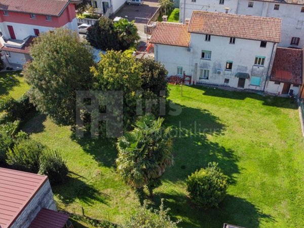 casa indipendente in vendita a Rivignano Teor in zona Rivignano