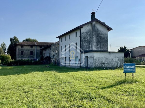 casa indipendente in vendita a Rivignano Teor in zona Rivignano