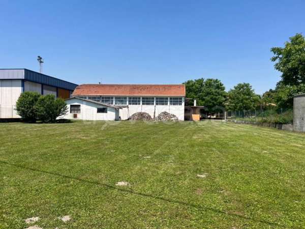 locale commerciale in vendita a Rivignano Teor