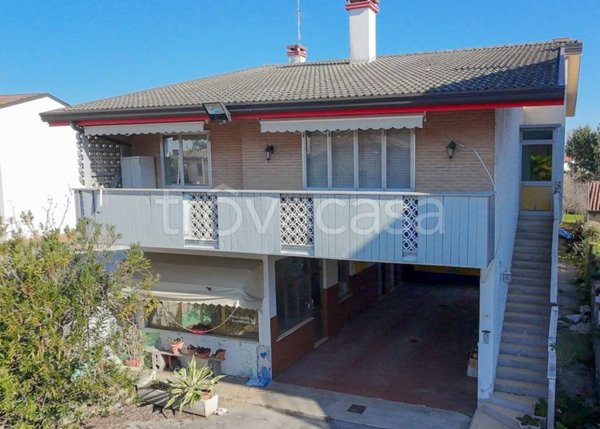 casa indipendente in vendita a Rivignano Teor