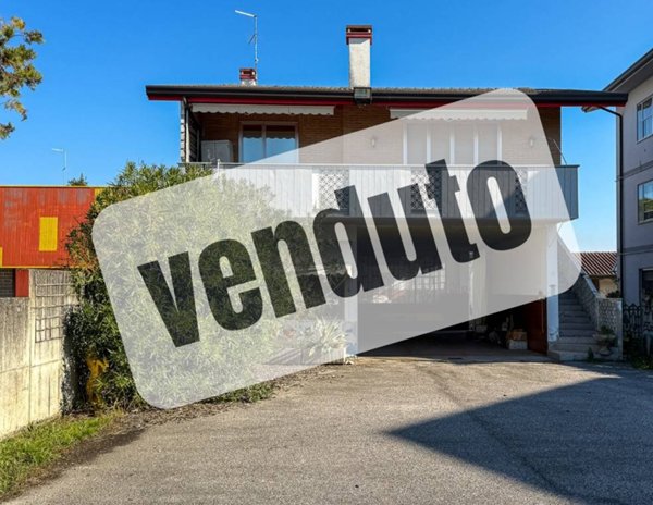 casa indipendente in vendita a Rivignano Teor