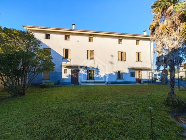 casa indipendente in vendita a Rivignano Teor in zona Rivignano