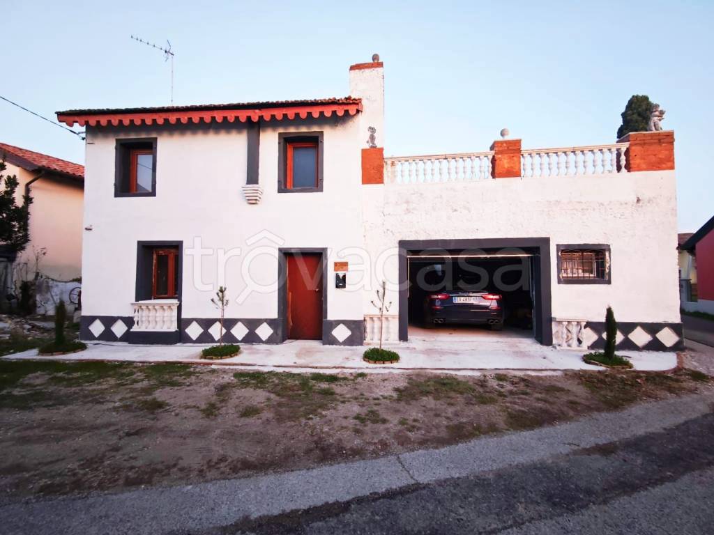 casa indipendente in vendita a Rivignano Teor in zona Ariis