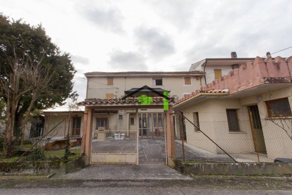 casa indipendente in vendita a Rivignano Teor in zona Rivignano