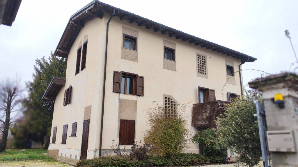 casa indipendente in vendita a Rivignano Teor in zona Rivignano