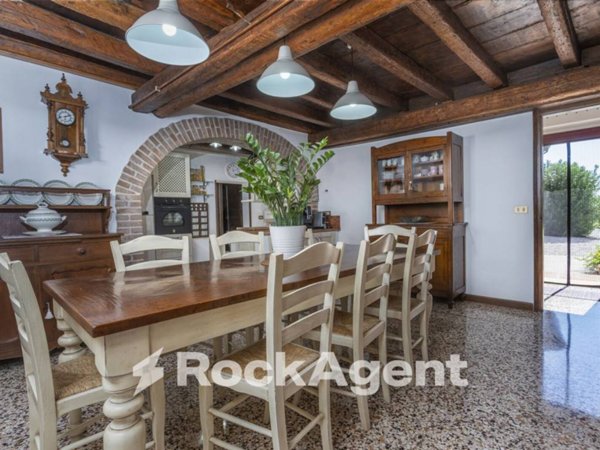 negozio in vendita a Rivignano Teor in zona Teor