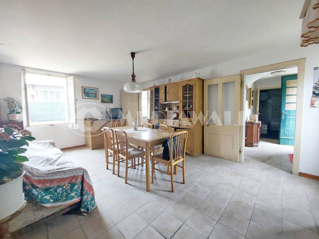 casa indipendente in vendita a Rivignano Teor in zona Teor