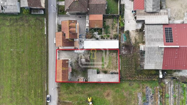 casa indipendente in vendita a Rivignano Teor in zona Ariis