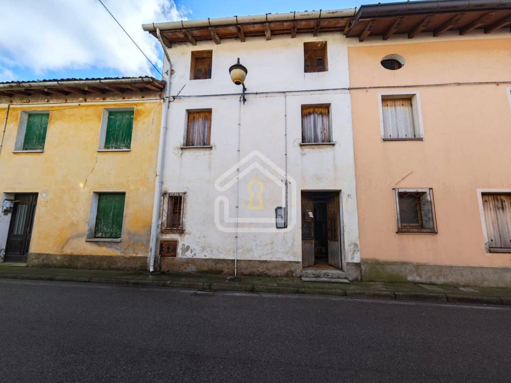 casa indipendente in vendita a Rivignano Teor in zona Rivignano