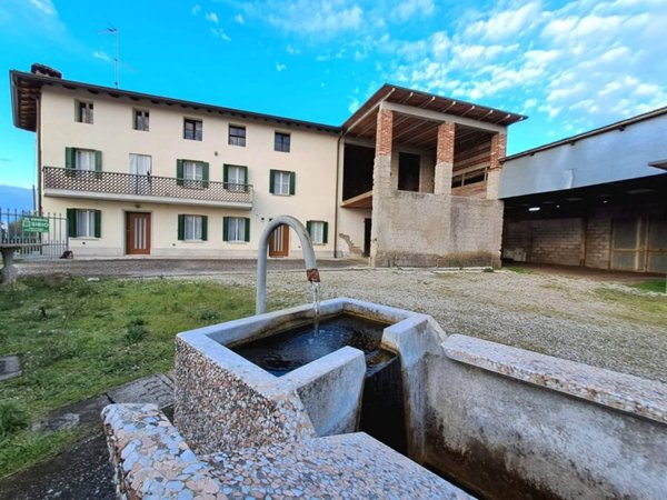 casa indipendente in vendita a Rivignano Teor in zona Rivignano