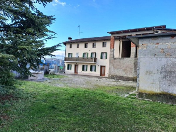 casa indipendente in vendita a Rivignano Teor in zona Teor