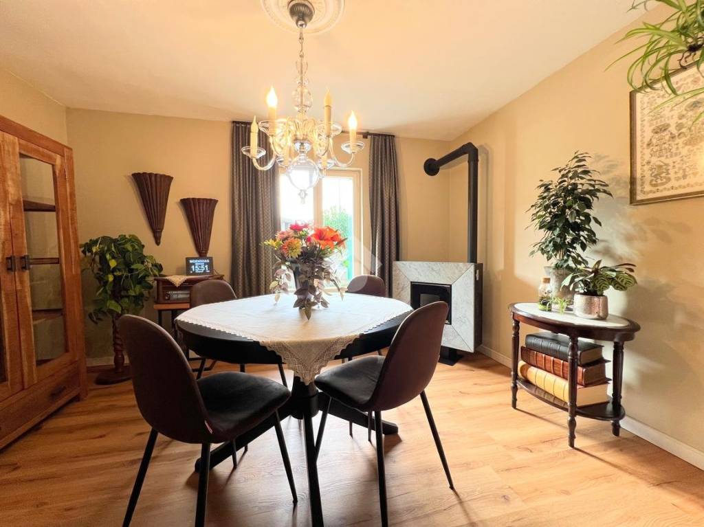 casa indipendente in vendita a Rivignano Teor in zona Rivignano