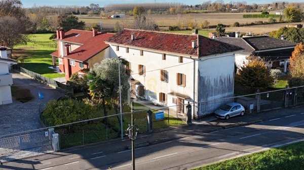 casa indipendente in vendita a Rivignano Teor in zona Rivignano