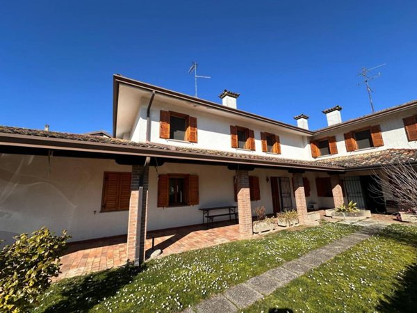 casa indipendente in vendita a Rivignano Teor in zona Rivignano