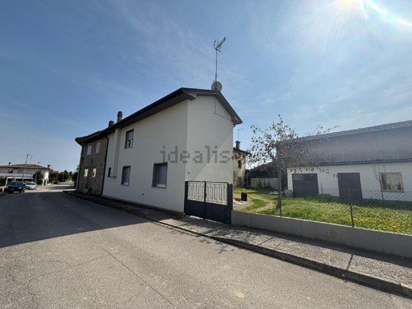 casa indipendente in vendita a Rivignano Teor in zona Rivarotta