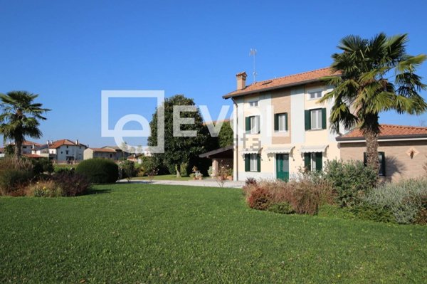 casa indipendente in vendita a Rivignano Teor