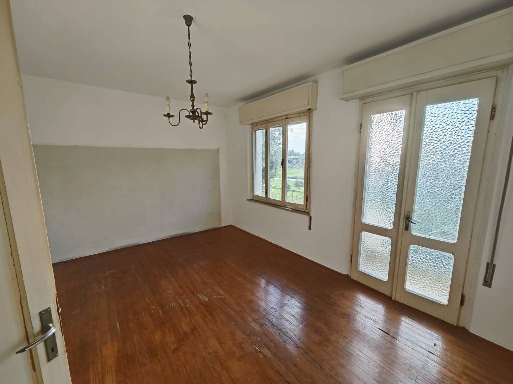 casa indipendente in vendita a Rivignano Teor in zona Ariis