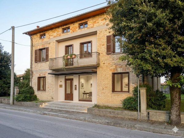 casa indipendente in vendita a Rivignano Teor in zona Ariis