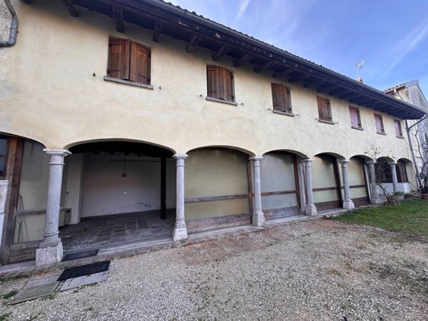 casa indipendente in vendita a Rivignano Teor in zona Rivignano