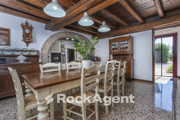 negozio in vendita a Rivignano Teor