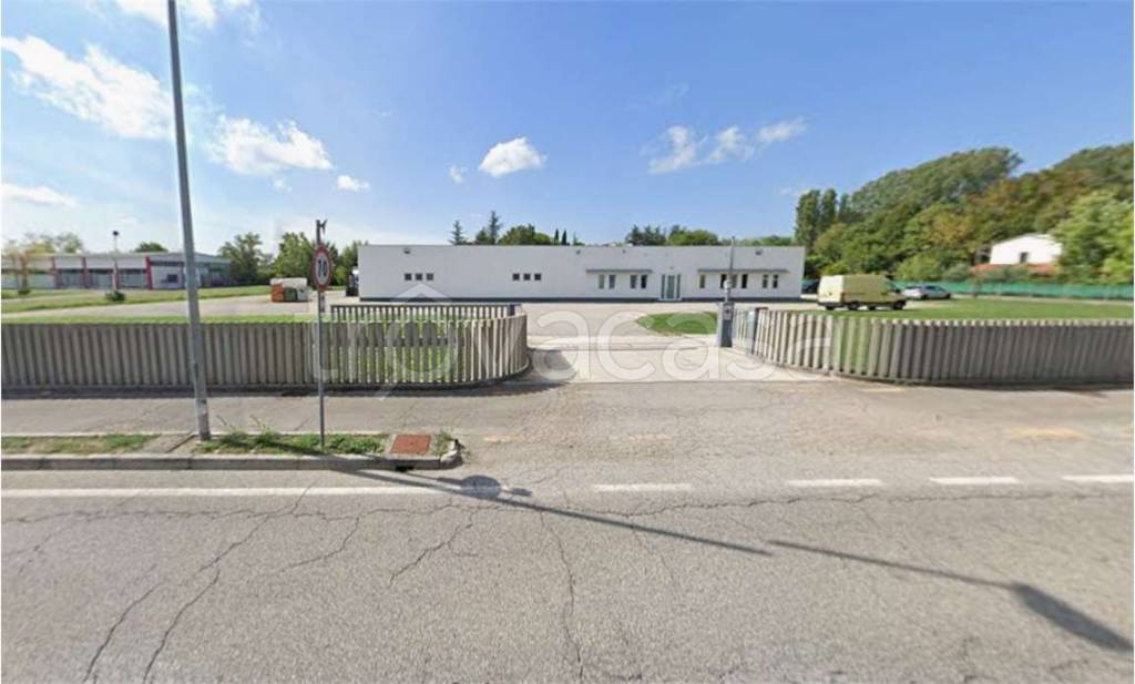 locale commerciale in vendita a Rivignano Teor