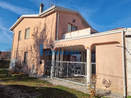 casa indipendente in vendita a Rivignano Teor in zona Rivignano