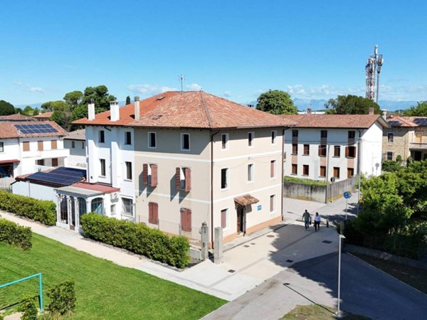 casa indipendente in vendita a Rivignano Teor in zona Rivignano