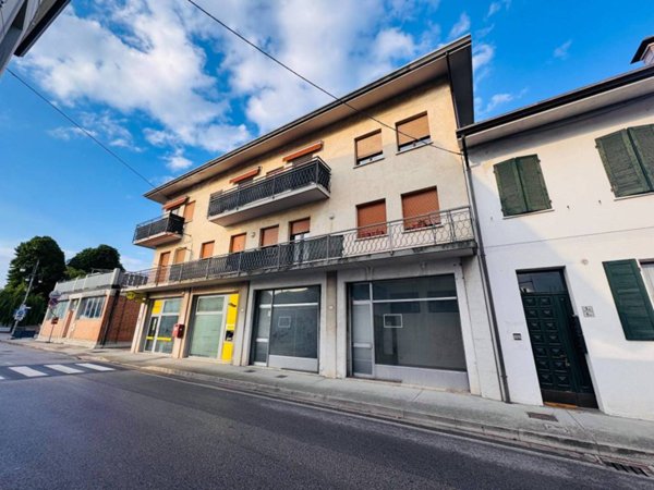 negozio in vendita a Rivignano Teor in zona Rivignano