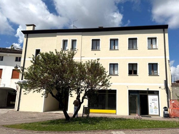 negozio in vendita a Rivignano Teor in zona Rivignano