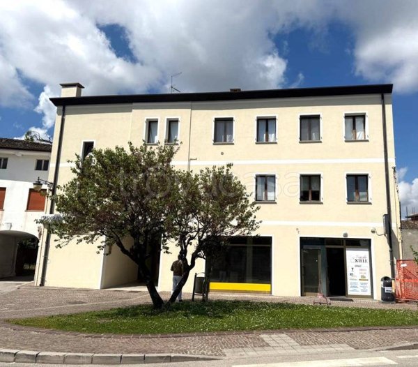 negozio in vendita a Rivignano Teor in zona Rivignano
