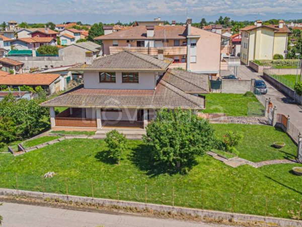 casa indipendente in vendita a Rivignano Teor in zona Rivignano