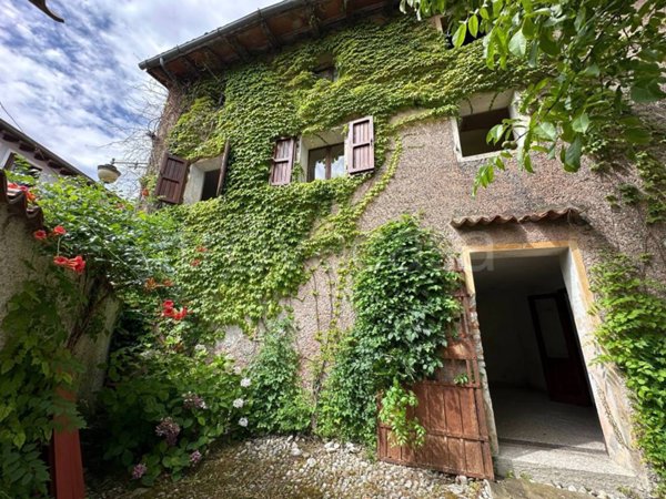casa indipendente in vendita a Rivignano Teor in zona Rivignano