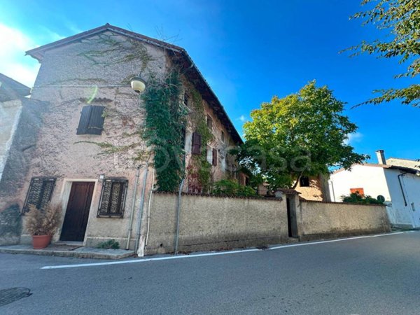 casa indipendente in vendita a Rivignano Teor in zona Rivignano