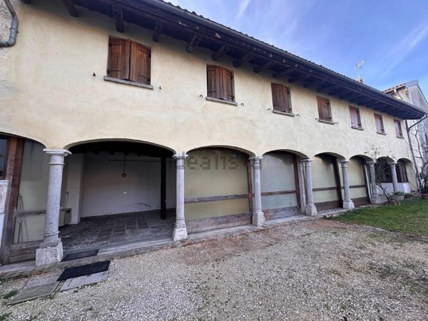 casa indipendente in vendita a Rivignano Teor in zona Rivignano